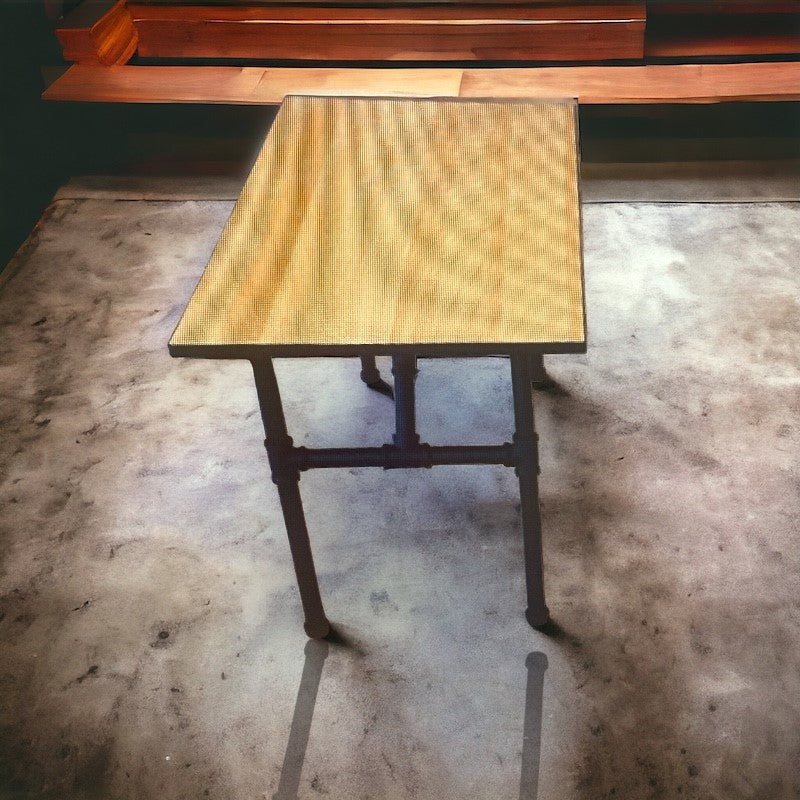 Skriviborð - lítið - HÝGGJUR. ÚTSALD AV RESTUM