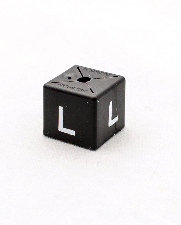 Støddarmiðal, fýrahyrnd svørt. Væl væl størri