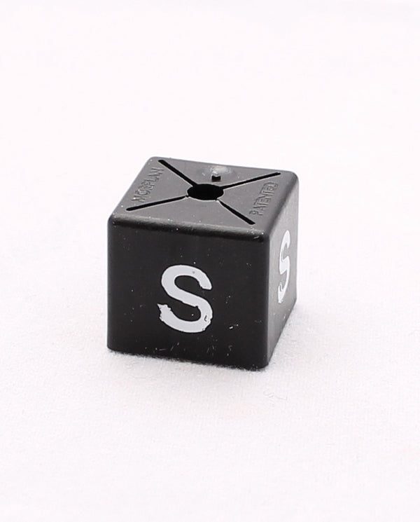 Støddarmiðal, fýrahyrnd svørt. Væl væl størri