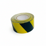 Avmarkingarsteip - svørt/gylt stripestrika - 250 m