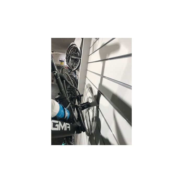 Cyklistfesti til rillepanel. B 8 x D 12 x H 10 cm.