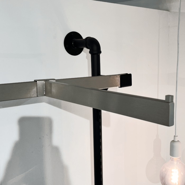 Bein beint framheng til dekorstongur. Børsta satin. B-MT