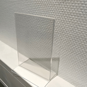 Skiltahaldari til borð, A6 - beinur (opin niðri)