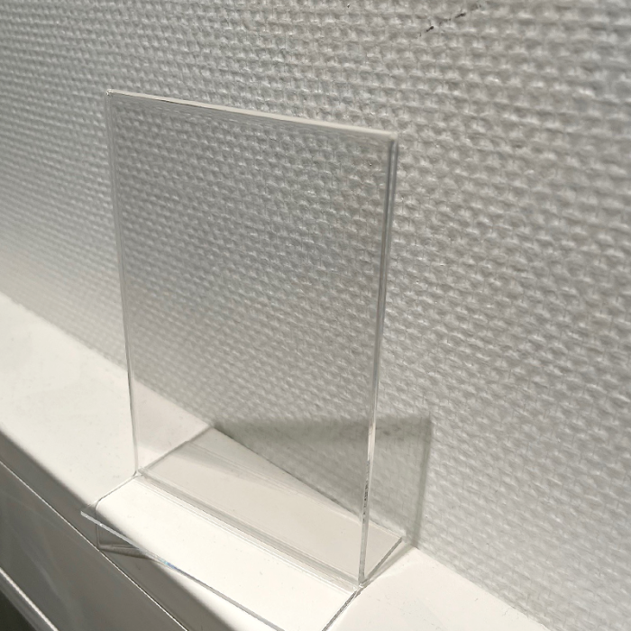 Skiltahaldari til borð, A6 - beinur (opin niðri)