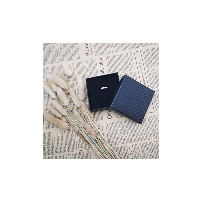 Smykkuboks. Svart. 7,5 x 7,5 x H3,5 - 20 stk. Prísur vístur pr. stk.