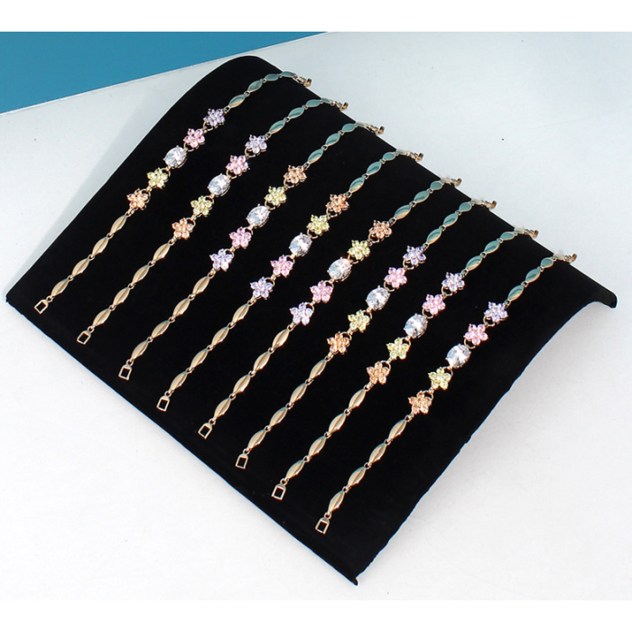 Smykketrý til armband. Svart Flock