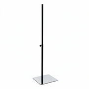 Fótpláta av metal 28,5 x 33 cm, krom, við teleskopstong, H70-116 cm, Ø 25 mm, svart.