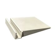 Bordhaldari av plasti. B 6 x D 7,5 cm, skiltahaldari, til plastrammar, ljósagrár