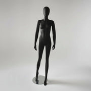 Svørt faceless kvinnumannequin 1300 við egghead, modell A