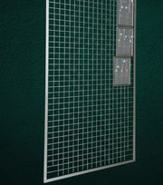 Metalgråt gitter med kraftig ramme 97 x 141 cm