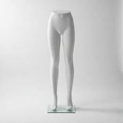 Hvid dame mannequin underdel med lige ben og fodplade