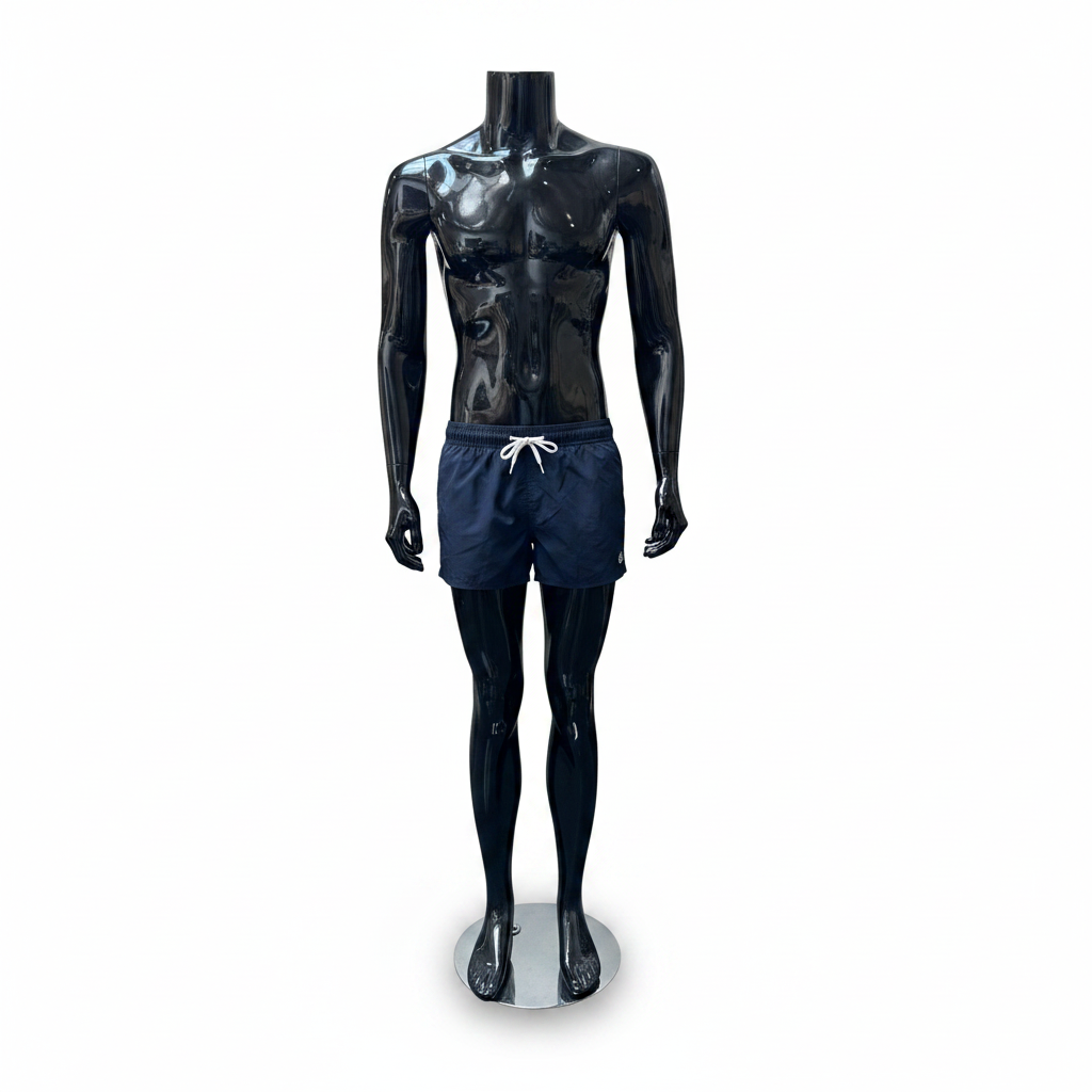Familju mansmannekin. Svørt høgglans uttan høvud. Rund føtur í gleri. H175 cm. Modell B - stendur rætt