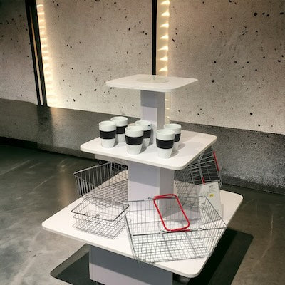 Pyramida, í heitari hvítri melamin, 40 / 60 / 90 x H120 cm