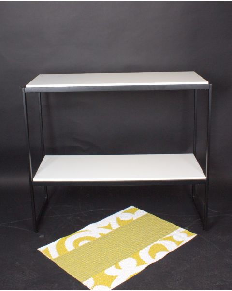 HAPPY! oplægsbord- / reol. B94 x D40 x H82 cm. Sort metal stel. Vælg farve på bordplade