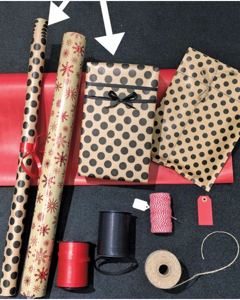 Kraftpapir natur m/ sorte prikker - B 70 cm.