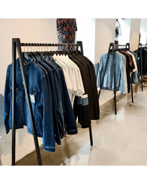 Bøjlestativ, v-formet, sort, B100 x D50 x H142 cm