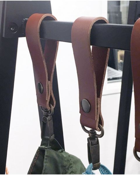 Læderstrop med karabinhage - cognac