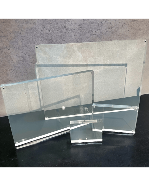 Deluxe, magnetisk skilteholder i klar akryl. Flere størrelser