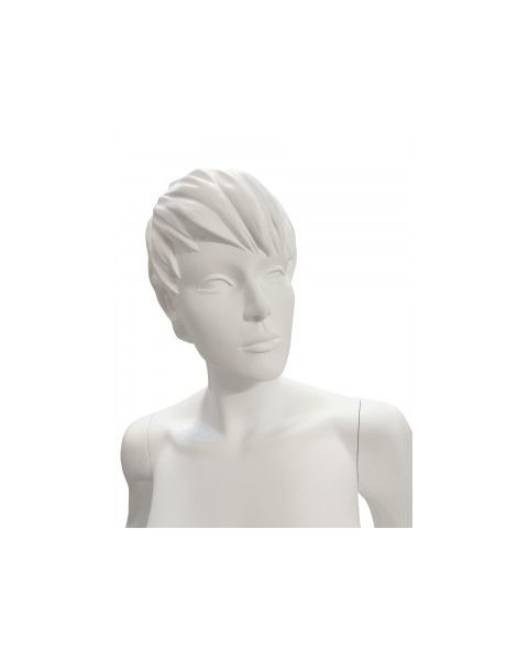 Realistic damemannequin.  Hvid med hoved, ansigt og skulpterede hår. Rund metalfod. Hånd på hofte