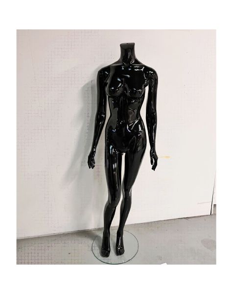 Faceless damemannequin. Sort high gloss med faceless hoved. Kan bruges med eller uden hoved. Model B