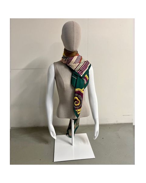 Dame overdel - torso med hoved m. net, egghead, øre i hørfarvet. Meltal fodplade. Hvid high gloss. Luffehænder. Til bord display