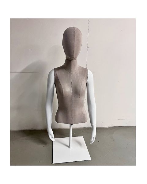 Dame overdel - torso med hoved m. net, egghead, øre i hørfarvet. Meltal fodplade. Hvid high gloss. Luffehænder. Til bord display