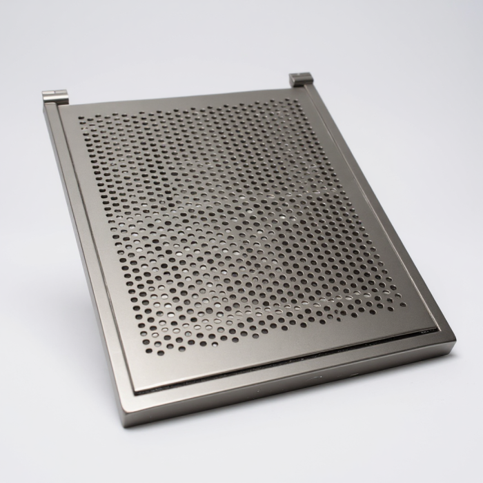 Hylde m/ metalhulplade (29,5 x 37 cm.) t/ rillepanel - sort